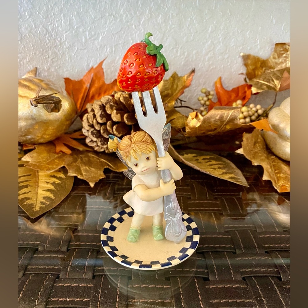 My Little Kitchen Fairies DINNER FAIRIE Strawberry Fork Plate Fairy Diner Figure